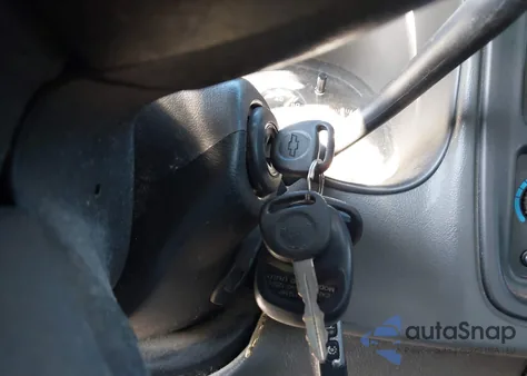 2005 Chevrolet Silverado 1500 Z71 from USA, damaged, VIN 2GCEK13T851317466